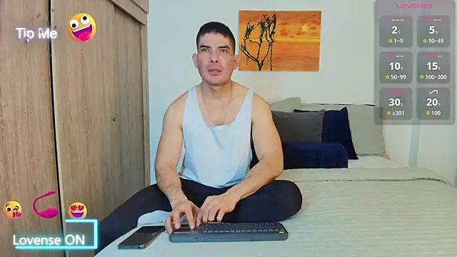 Snapshot of Andrewstelle_coleman chatting on September 9, 2025, 2:44 am Andrewstelle coleman online show from September 9, 2025, 2:44 am