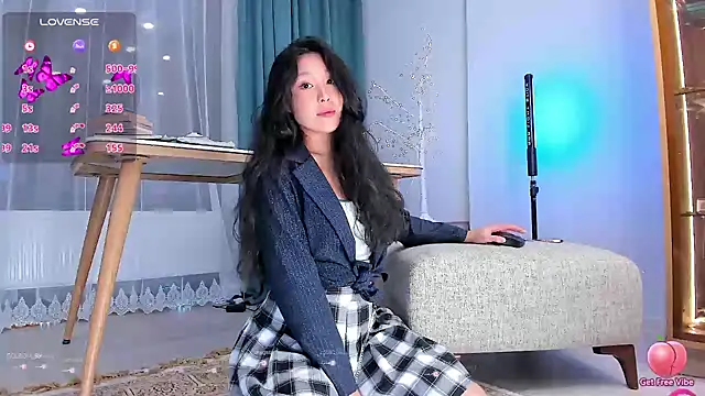 Max level online show from December 4, 2024, 1:42 pm