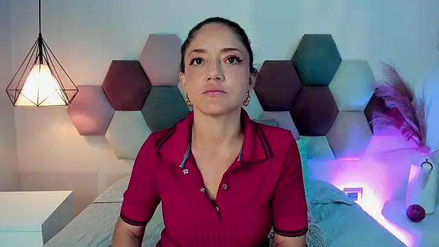 EloiseQuinn online show from December 22, 2025, 12:46 pm