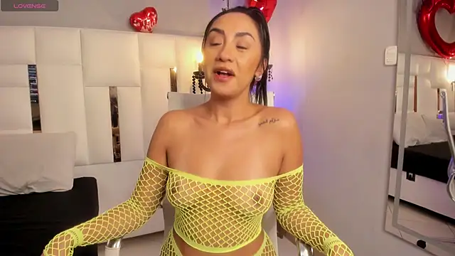 Snapshot of MAGIC_AURORAA chatting on February 20, 2025, 2:57 pm MAGIC AURORAA online show from February 20, 2025, 2:57 pm