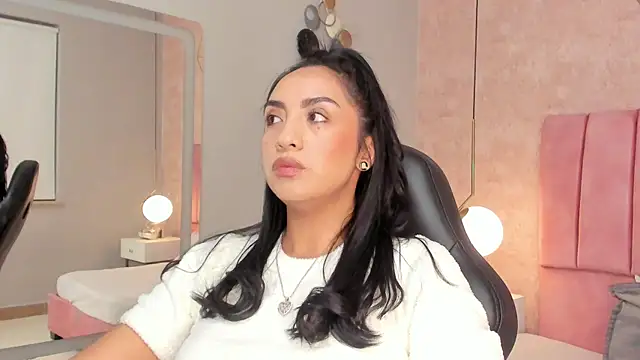 Snapshot of MAGIC_AURORAA chatting on March 13, 2025, 12:13 pm MAGIC AURORAA online show from March 13, 2025, 12:13 pm