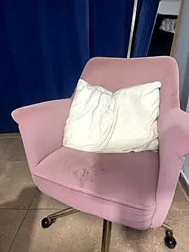 Ninabrunette18 online show from October 7, 2025, 2:42 am