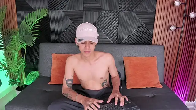 Snapshot of saul_novak chatting on January 20, 2025, 8:18 pm saul novak online show from January 20, 2025, 8:18 pm