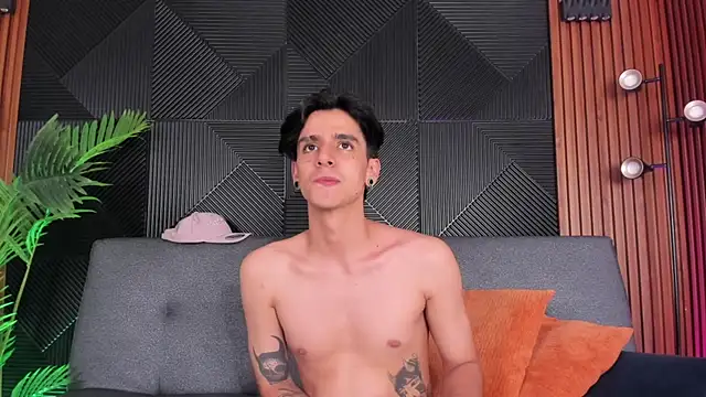 Snapshot of saul_novak chatting on January 20, 2025, 11:21 pm saul novak online show from January 20, 2025, 11:21 pm