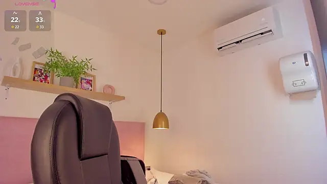 Snapshot of violeta_candyy_ chatting on June 26, 2026, 10:47 pm violeta candyy online show from June 26, 2026, 10:47 pm