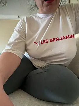 Snapshot of derya35 chatting on April 12, 2026, 7:46 am derya35 online show from April 12, 2026, 7:46 am