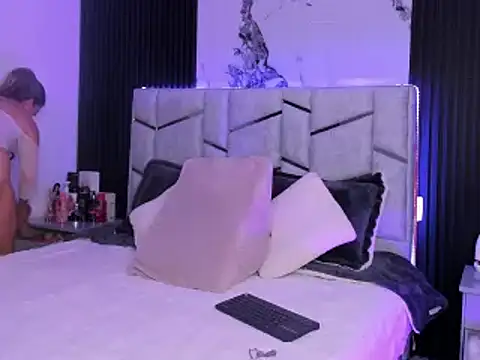 daniiphoeniixx online show from February 12, 2025, 7:35 pm