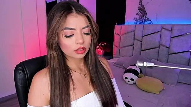 daniiphoeniixx online show from October 10, 2025, 7:35 pm