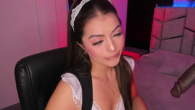 daniiphoeniixx online show from November 20, 2025, 7:46 pm