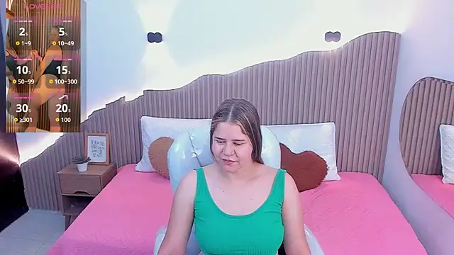 Annie kurt  online show from October 13, 2025, 9:37 pm