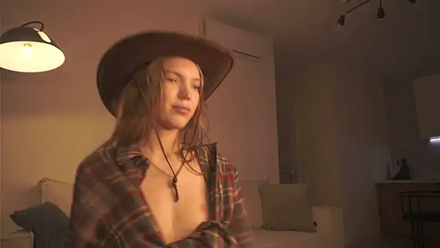 Snapshot of alittlestarrr chatting on January 7, 2025, 2:10 am alittlestarrr online show from January 7, 2025, 2:10 am