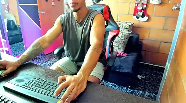 Snapshot of Adam_Valenciia chatting on January 6, 2025, 6:31 pm Adam Valenciia online show from January 6, 2025, 6:31 pm