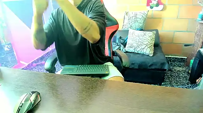 Snapshot of Adam_Valenciia chatting on January 29, 2025, 2:32 pm Adam Valenciia online show from January 29, 2025, 2:32 pm