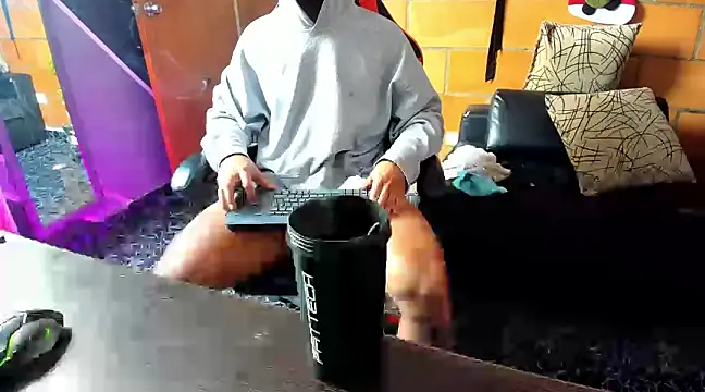 Snapshot of Adam_Valenciia chatting on February 6, 2025, 4:58 pm Adam Valenciia online show from February 6, 2025, 4:58 pm