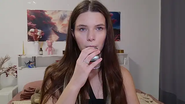 Nellie Medina online show from October 6, 2025, 9:45 pm