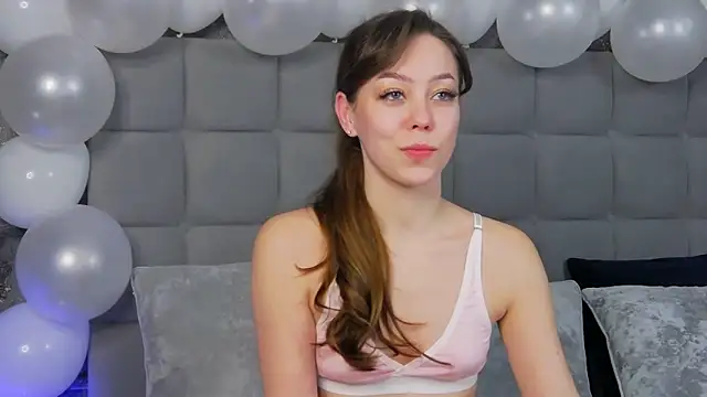 Snapshot of TheEmma chatting on February 9, 2025, 3:01 pm TheEmma online show from February 9, 2025, 3:01 pm