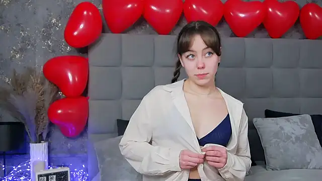 Snapshot of TheEmma chatting on February 16, 2025, 2:32 pm TheEmma online show from February 16, 2025, 2:32 pm