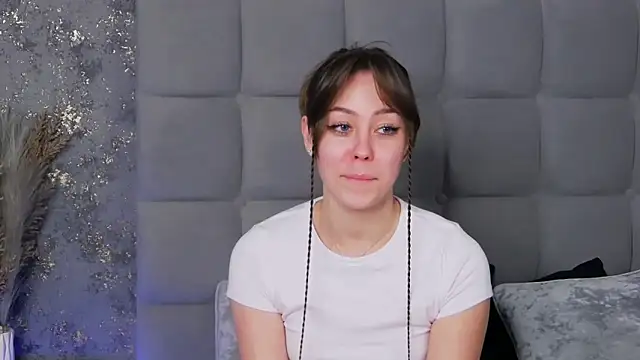 Snapshot of TheEmma chatting on March 15, 2025, 4:43 pm TheEmma online show from March 15, 2025, 4:43 pm