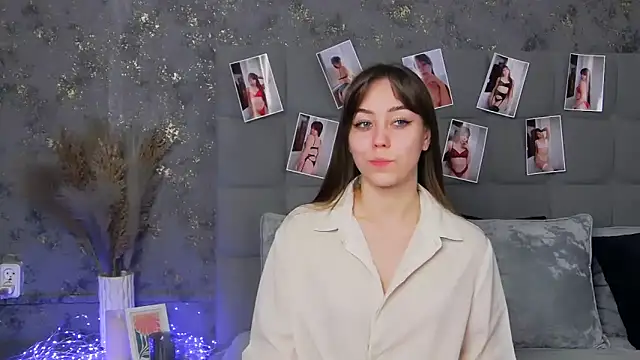 Snapshot of TheEmma chatting on March 21, 2025, 4:07 pm TheEmma online show from March 21, 2025, 4:07 pm