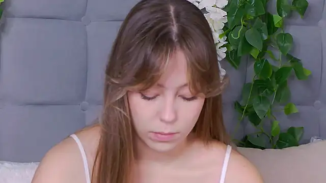 Snapshot of TheEmma chatting on October 20, 2025, 6:47 am TheEmma online show from October 20, 2025, 6:47 am