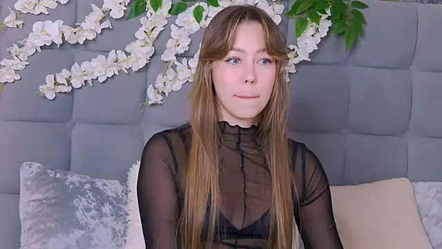 Snapshot of TheEmma chatting on November 20, 2025, 8:03 am TheEmma online show from November 20, 2025, 8:03 am