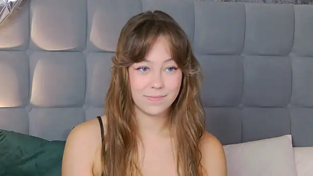 Snapshot of TheEmma chatting on March 21, 2026, 12:32 pm TheEmma online show from March 21, 2026, 12:32 pm