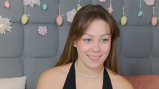 Snapshot of TheEmma chatting on April 10, 2026, 11:20 pm TheEmma online show from April 10, 2026, 11:20 pm