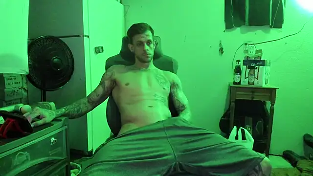 Snapshot of JamesMichael88 chatting on March 18, 2025, 12:27 am JamesMichael88 online show from March 18, 2025, 12:27 am