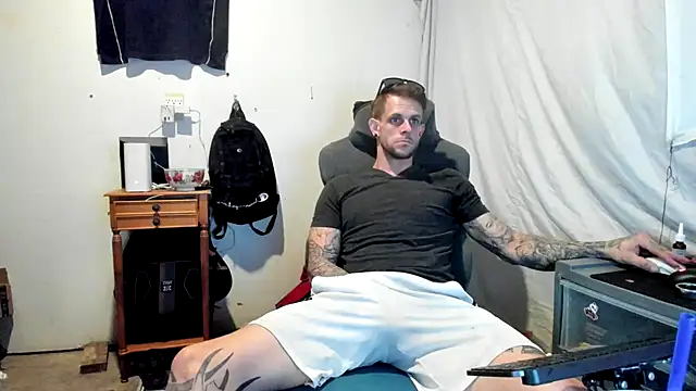 Snapshot of JamesMichael88 chatting on March 21, 2025, 7:13 pm JamesMichael88 online show from March 21, 2025, 7:13 pm