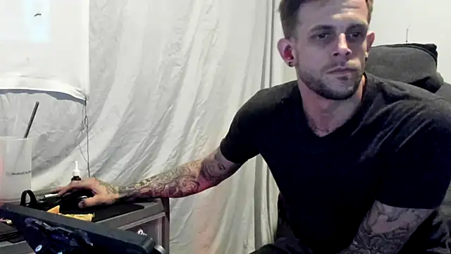 Snapshot of JamesMichael88 chatting on March 22, 2025, 9:53 pm JamesMichael88 online show from March 22, 2025, 9:53 pm