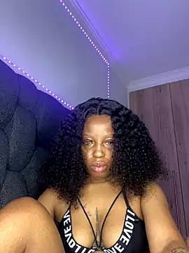 Thando04 online show from October 18, 2025, 6:19 pm