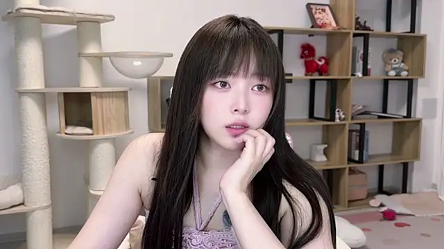 Chenjing0 online show from May 18, 2026, 12:33 pm