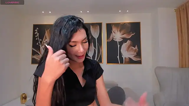 NiaSalvatore online show from February 23, 2025, 2:57 pm