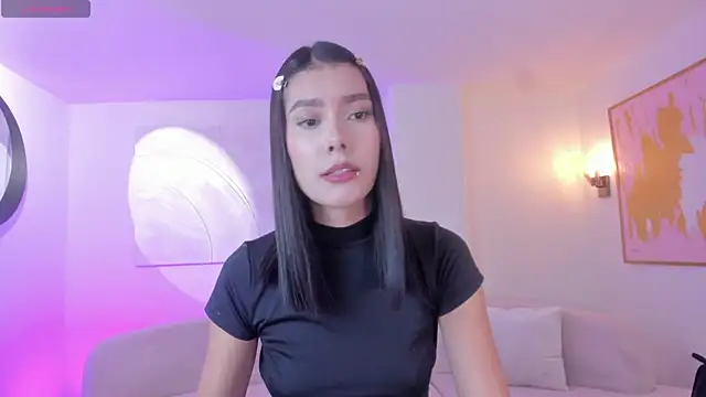 NiaSalvatore online show from April 9, 2026, 1:27 am