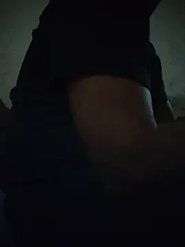 Snapshot of MAGNETICDADDY8 chatting on September 16, 2025, 8:32 pm MAGNETICDADDY8 online show from September 16, 2025, 8:32 pm