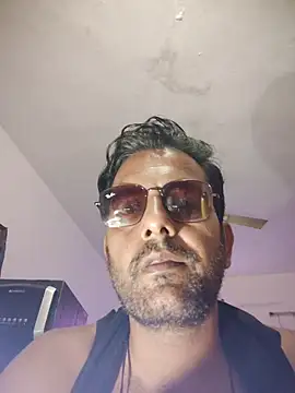 Snapshot of MAGNETICDADDY8 chatting on November 3, 2025, 8:10 pm MAGNETICDADDY8 online show from November 3, 2025, 8:10 pm