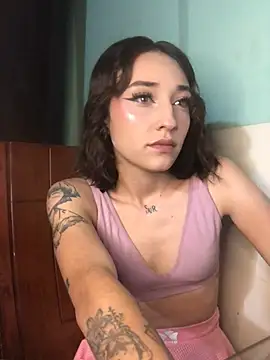 Snapshot of NickiYoung chatting on January 20, 2025, 5:48 am NickiYoung online show from January 20, 2025, 5:48 am