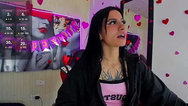 Anniee x online show from March 12, 2026, 12:44 pm