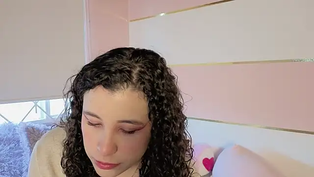 Charlotte  Miller online show from October 9, 2025, 11:41 am