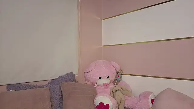 Charlotte  Miller online show from October 26, 2025, 11:42 pm