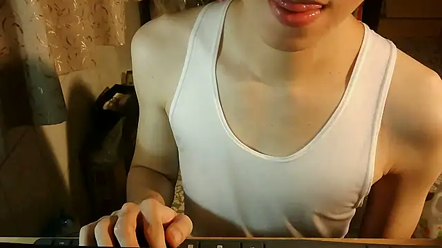 KYU890428 online show from November 9, 2025, 4:05 pm