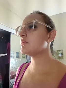 AliceRuivinha2 online show from September 13, 2025, 1:11 pm