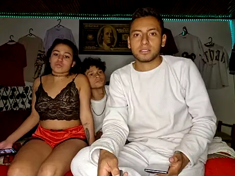 Snapshot of MILLER-LOVE chatting on January 4, 2025, 7:02 pm MILLER-LOVE online show from January 4, 2025, 7:02 pm