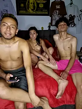 Snapshot of MILLER-LOVE chatting on January 6, 2025, 7:56 pm MILLER-LOVE online show from January 6, 2025, 7:56 pm