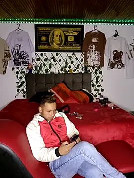 Snapshot of MILLER-LOVE chatting on January 7, 2025, 11:35 pm MILLER-LOVE online show from January 7, 2025, 11:35 pm