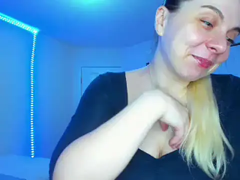 HappyIva online show from March 2, 2025, 11:39 am