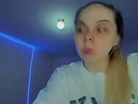 HappyIva online show from March 4, 2025, 3:44 am