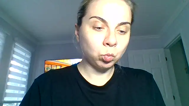 HappyIva online show from September 30, 2025, 9:20 pm