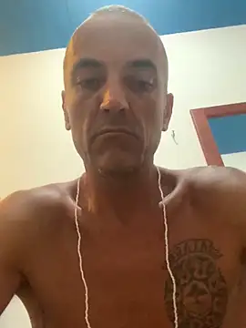 Snapshot of GoloZeusMax chatting on January 6, 2025, 9:32 pm GoloZeusMax online show from January 6, 2025, 9:32 pm