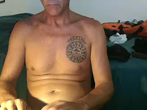 Snapshot of GoloZeusMax chatting on February 15, 2025, 10:10 pm GoloZeusMax online show from February 15, 2025, 10:10 pm